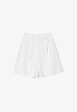 Shorts en lin blancs taille haute, dotés de deux plis sur le devant et de poches latérales. Texture lisse avec une coupe cintrée et des lignes épurées.