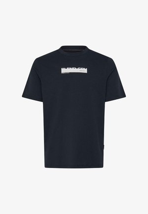 Krátke modré tričko s krátkymi rukávmi z bavlny, s bielym potlačeným logom. Dizajn s guľatým výstrihom, rovný spodný lem a minimálne detaily.