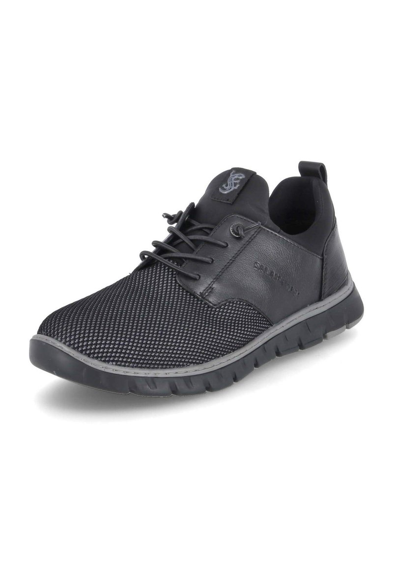 Chaussures de sport noires avec un dessus en mesh, un design texturé, un système de laçage à l'avant et une semelle rembourrée. Présence d'un logo près de la cheville.