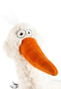 Weißer Plüschvogel mit großen runden Augen und langem, strukturiertem orangefarbenem Schnabel vor einem weißen Hintergrund.