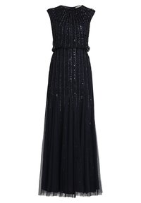 Vestido de noche azul marino con diseño sin mangas, detalles de lentejuelas embelladas y una falda de tul fluida, creando una silueta escalonada.