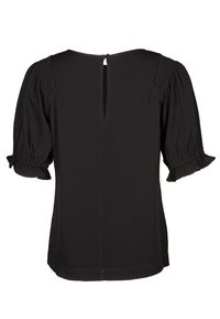 Svart blus med korta puffärmar, smockdetaljer vid axlarna och nyckelhålsgörning i ryggen med en liten knäppning. Slät textur.