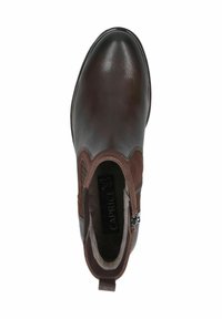 Stivale alla caviglia marrone con una combinazione di pelle liscia e strutturata, pannelli laterali elasticizzati e una cerniera laterale per un indossamento facile.