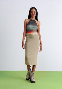 Puma CLASSICS MIDI SKIRT - Uska suknja - oak branch