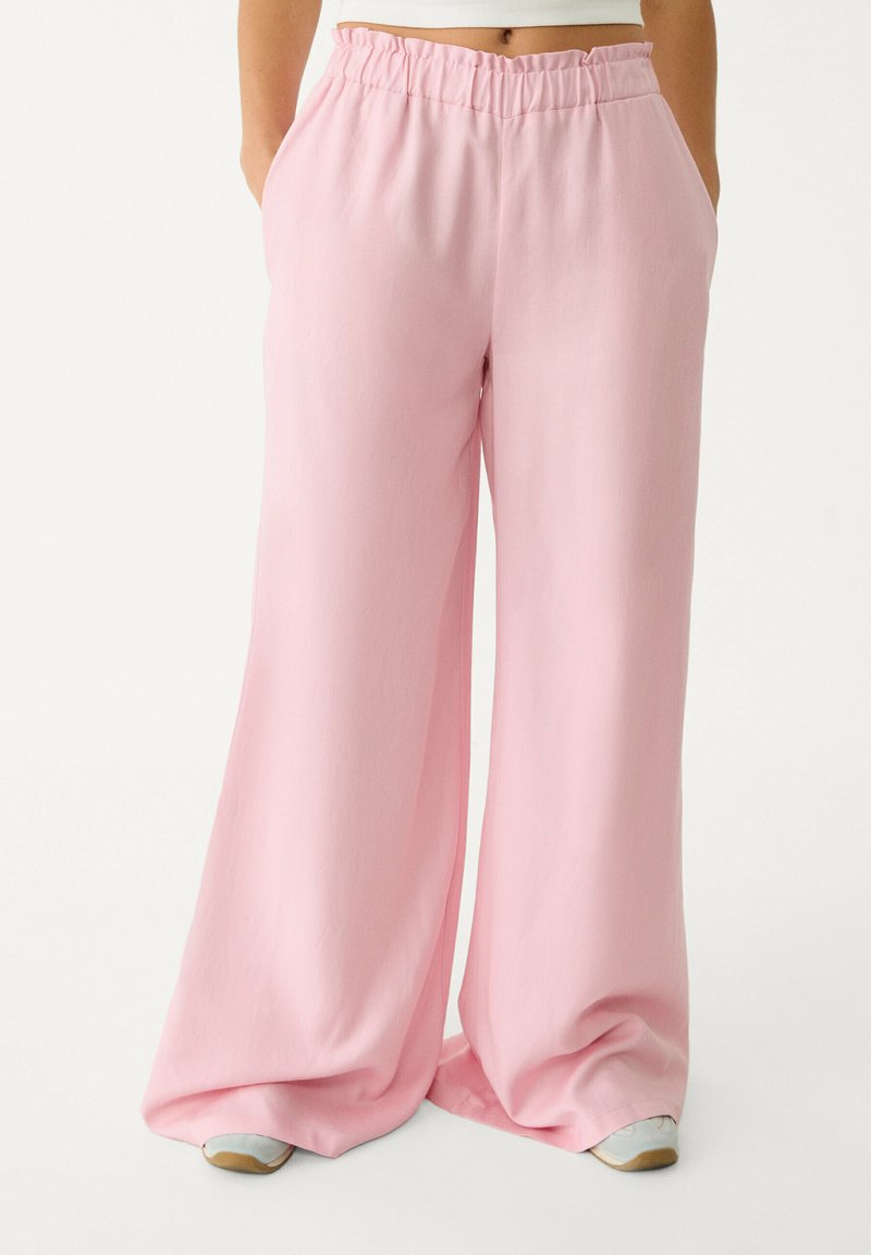 Stradivarius - FLOWING - Hlače - light pink, Povećaj