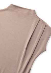 Khaki bezrękawnik z wysokim dekoltem. Miękka, gładka tekstura z delikatnymi szwami i swobodnym układem. Minimalistyczny design, bez wzorów.