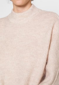 Selected Femme Stickad tröja - beige