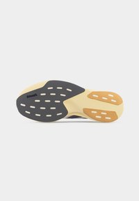 Semelle de chaussure avec semelle en caoutchouc noire et beige, présentant des fentes découpées et le logo Continental sur une base beige clair.