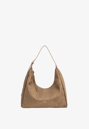 Grande borsa a spalla in suede marrone con una texture morbida, forma a mezzaluna e manico superiore singolo; presenta un sottile dettaglio del logo sulla parte anteriore.