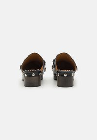 Toga Clogs - black