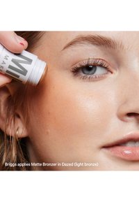 Milk Makeup MATTE BRONZER STICK - Bronzer - light bronze