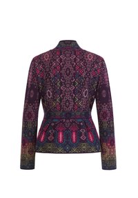Veste colorée à motifs avec un fond sombre ornée de motifs floraux et géométriques vibrants, un col, des manches longues et une taille cintrée.
