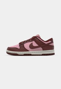 DUNK LOW NEXT NATURE - Treniņu apavi - white/elemental pink/dark pony/sail