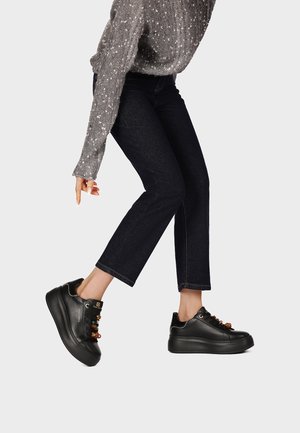 Queen Helena, X35-8 - Sneakers basse - nero