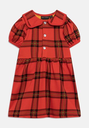 Vestito rosso a quadri con colletto arrotondato, maniche corte a sbuffo e chiusura frontale con bottoni. Presenta dettagli in nero e giallo nel motivo.