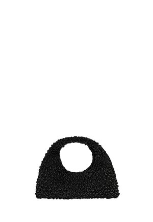 Petit sac à main noir orné de perles rondes avec une ouverture à poignée courte et circulaire.