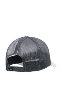 Grauer Netz-Truckerhut mit einer weißen Vorderseite, gebogenem Schirm und verstellbarem Snapback-Verschluss, versehen mit einem Logotag auf der Rückseite.