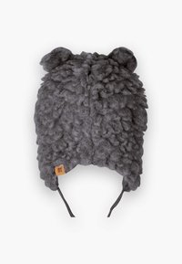 Chapeau en laine gris avec un design texturé et duveteux, accents arrondis en forme d'oreilles en haut et sangles ajustables pour un maintien sécurisé.