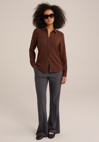WE Fashion Gombos blúz - brown