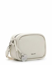 Borsa a tracolla in pelle bianca con forma rettangolare, superficie testurizzata, accessori in metallo argentato, chiusura a zip e tracolla rimovibile.