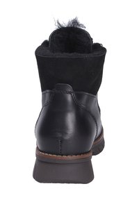 Schwarze Leder-Ankle-Boots mit Wildleder-Obermaterial, flacher Gummisohle und einem kurzen Fellaufschlag an der Oberseite. Verstärkte Nahtdetails sichtbar.
