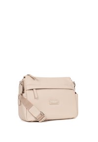 Borsa a tracolla beige realizzata in materiale sintetico liscio. Dotata di una tracolla regolabile, chiusura con zip e tasca frontale. Gli accessori hardware sono di colore argento.
