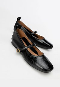 WITTCHEN Ballerine con cinturino - black