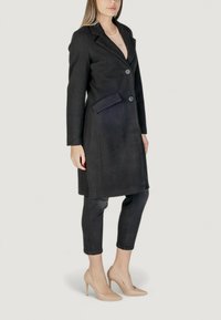 Vero Moda FORTUNESARA GA BOO  - Abrigo corto - black