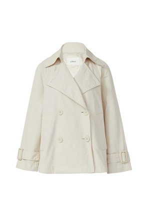 Beżowy dwurzędowy płaszcz trencz z szerokimi klapami, zapinanymi na guziki mankietami, dwoma przednimi kieszeniami oraz regulowanymi paskami na rękawach.