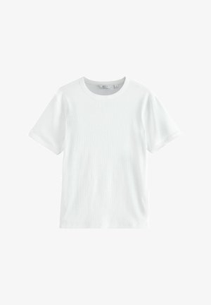 Bela bomba z bombažem, kratkimi rokavi, okroglim izrezom in rebrasto teksturo. Preprost dizajn, primeren za vsakodnevno nošenje. Brez vidnih vzorcev ali poudarkov.