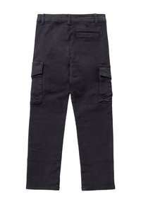 Donkere cargo broek van een zacht materiaal, met een rechte pijp, meerdere zijzakken en een achterzak.