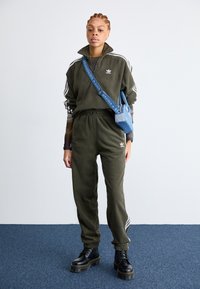 adidas Originals HALF ZIP - Pulover iz flisa - shadow olive