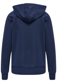 Marinblå hoodie tillverkad av mjukt material, med huva, ribbad manschetter och midja. Minimalistisk design utan framträdande logotyper eller mönster.