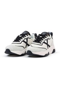 MUNICH Baskets basses - white