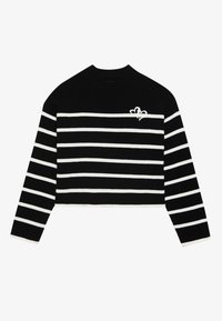 Svart-hvitt stripete kort genser med lange ermer og rund hals, med et lite brodert design på brystet.
