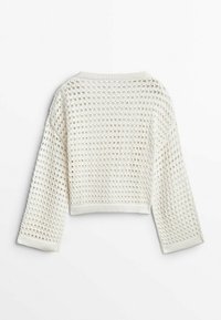 Lyhennetty valkoinen neulepaita, jossa on verkkomuotoinen kuvio, ribbaus kaula-aukossa ja hihoissa, sekä pitkät hihat. Rakennekankaat, jossa on avara kudontamalli.