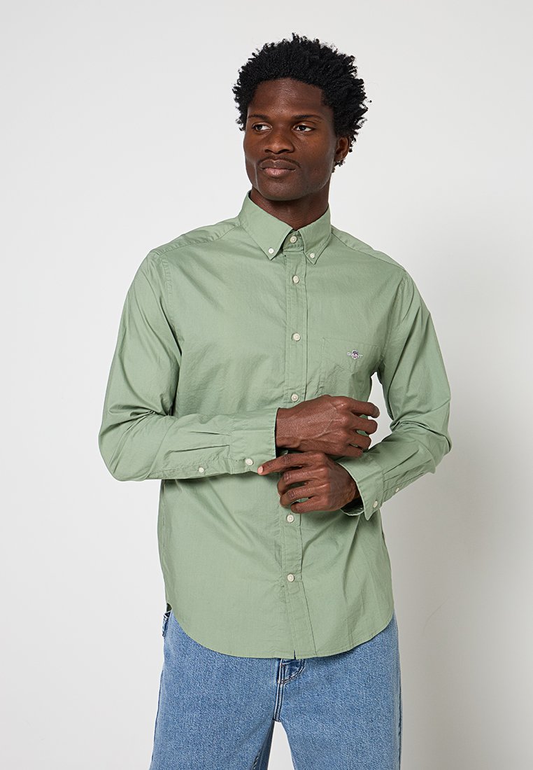 REGULAR FIT