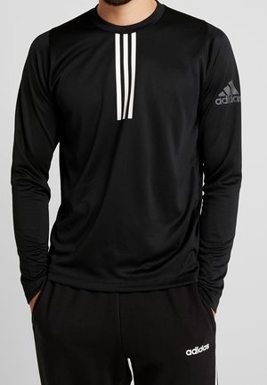 Langärmliges schwarzes Sportshirt mit einem weißen Drei-Streifen-Design auf der Brust und einem Logo auf dem Ärmel, aus glattem, leichtem Material gefertigt.