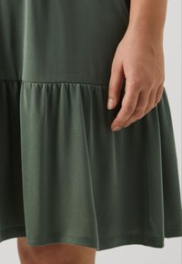 Vero Moda Curve VMFILLI CALIA  zielony