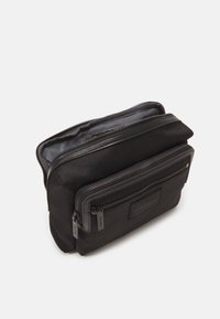 Calvin Klein REMOTE PRO CAMERA BAG - Skulderveske - black