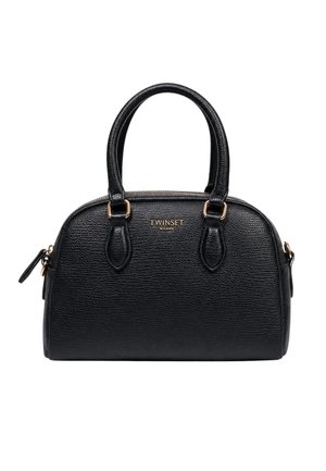 Borsa a mano in pelle nera texturizzata con due manici, accessori dorati, chiusura con cerniera e logo Twinset Milano al centro davanti.