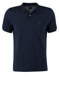 Granatowa koszulka polo wykonana z bawełny, z krótkimi rękawami, kołnierzykiem i małym logo na lewej piersi. Jednolity kolor, bez wzorów.