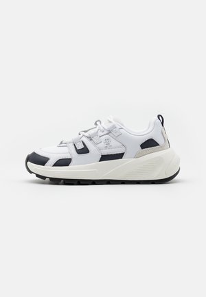 Trainers - white
