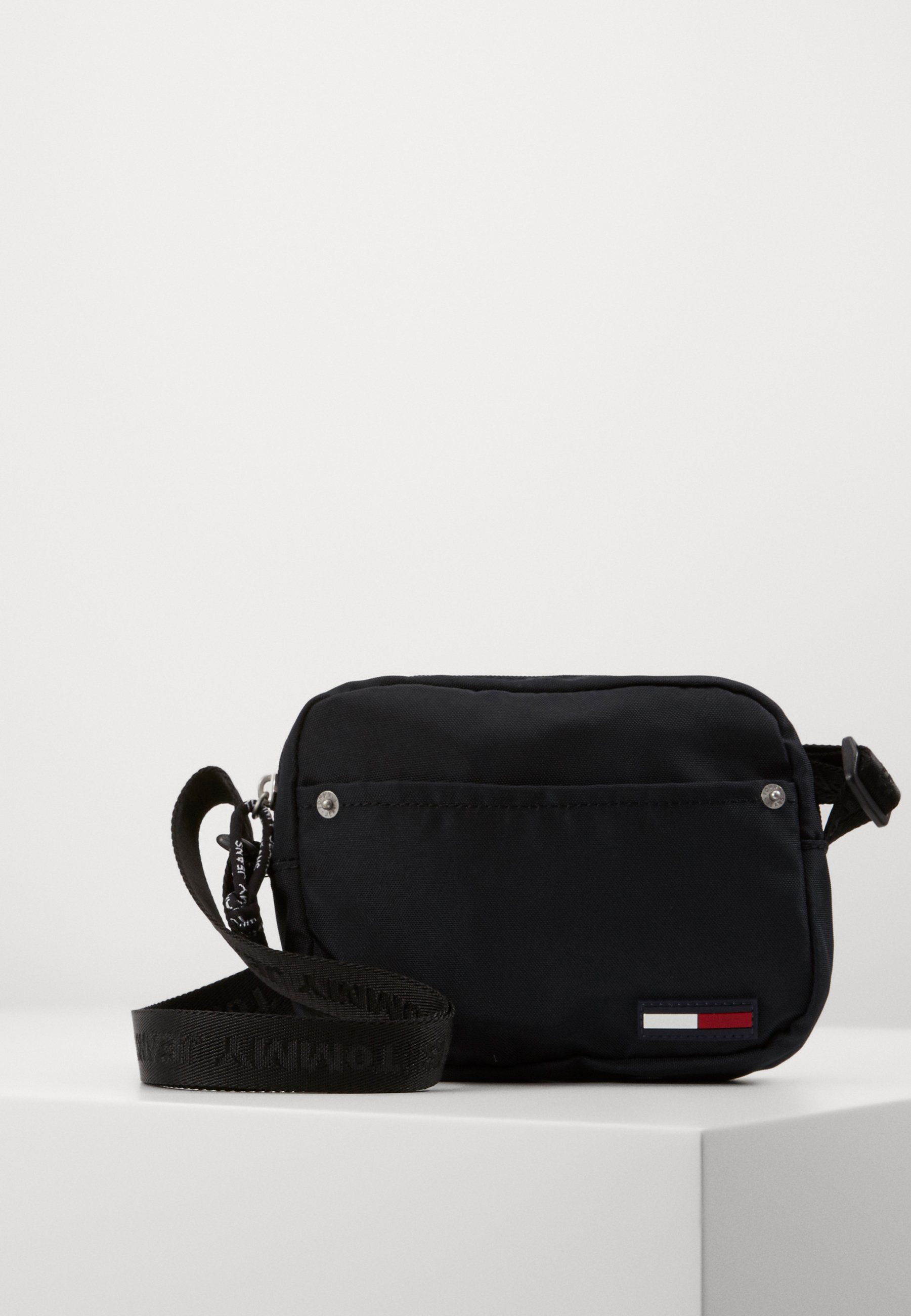 tommy jeans crossbody bag