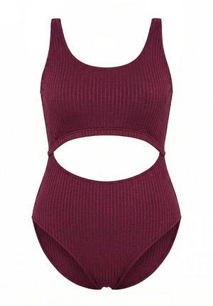 Prążkowany, bordowy jednoczęściowy strój kąpielowy z dekoltem w łódkę i wycięciem pod biustem, wysokimi wycięciami na nogi, bezszwowy.