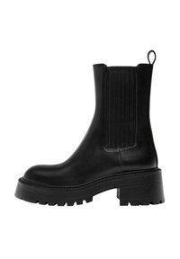 - Botki na platformie