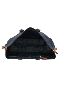 Borsa a tracolla blu navy con un ampio interno, dettagli in pelle e zip color oro; presenta più scomparti e una consistenza morbida.