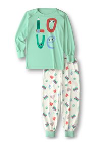 Mintgrünes Schlafanzug-Set mit einem Langarmoberteil, das bunten "LOVE"-Text zeigt, und gemusterten Hosen mit Herzen, Schmetterlingen und Regenbögen.