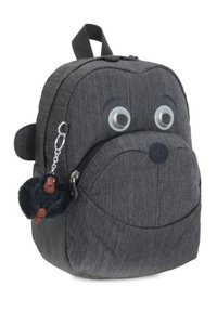 Zaino in tessuto grigio con forma arrotondata, grande tasca con zip e occhi googly. Include un portachiavi a forma di scimmia pelosa.