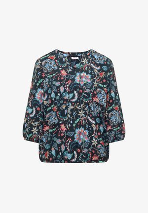 Mørkeblå bluse med trekvartærmer, dekoreret med et farverigt blomsterprint i rødt, lyseblåt og beige med rund halsudskæring og bindebånd foran.